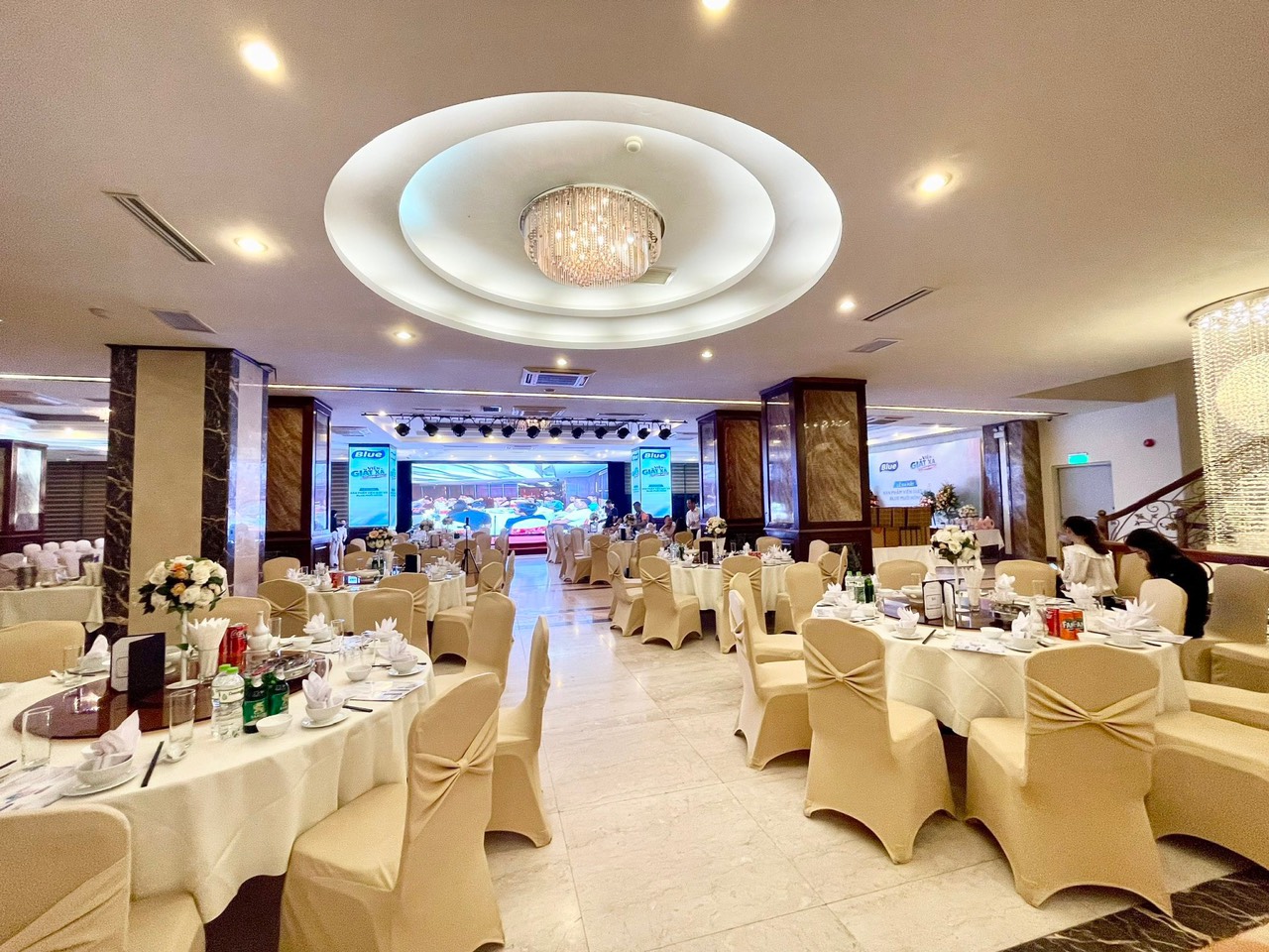 Nhà hàng Hoàng Liên Sơn